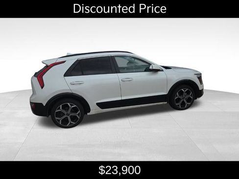 Used 2023 Kia Niro SX Touring FWD image 3
