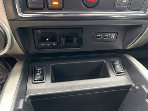 Used 2019 Nissan Titan SV w/ SV Convenience Package image 54