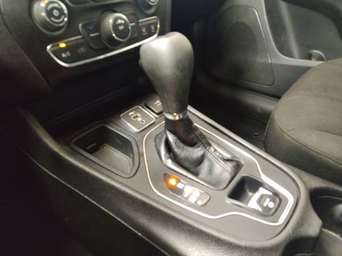 Used 2021 Jeep Cherokee Latitude FWD image 26