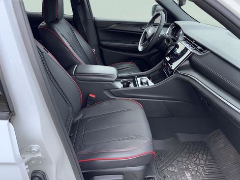 Used 2024 Jeep Grand Cherokee Laredo X w/ Luxury Tech Group I image 42