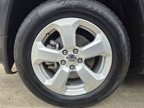 Used 2021 Jeep Compass Latitude w/ Driver Assistance Group FWD image 11