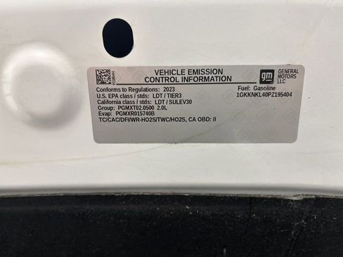 Used 2023 GMC Acadia SLE image 17