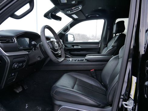 Used 2024 Jeep Wagoneer Series III image 10