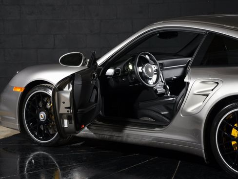 Used 2013 Porsche 911 Turbo S AWD/4WD image 37