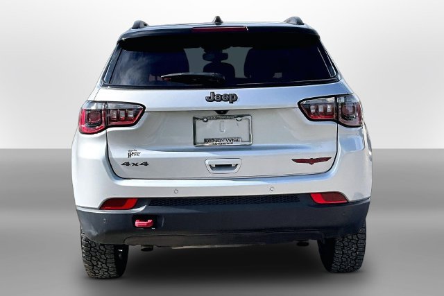 Used 2025 Jeep Compass Trailhawk AWD/4WD image 4
