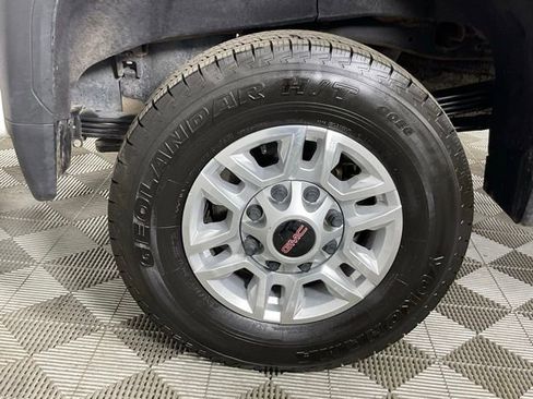 Used 2022 GMC Sierra 2500 SLE w/ SLE Value Package; image 9