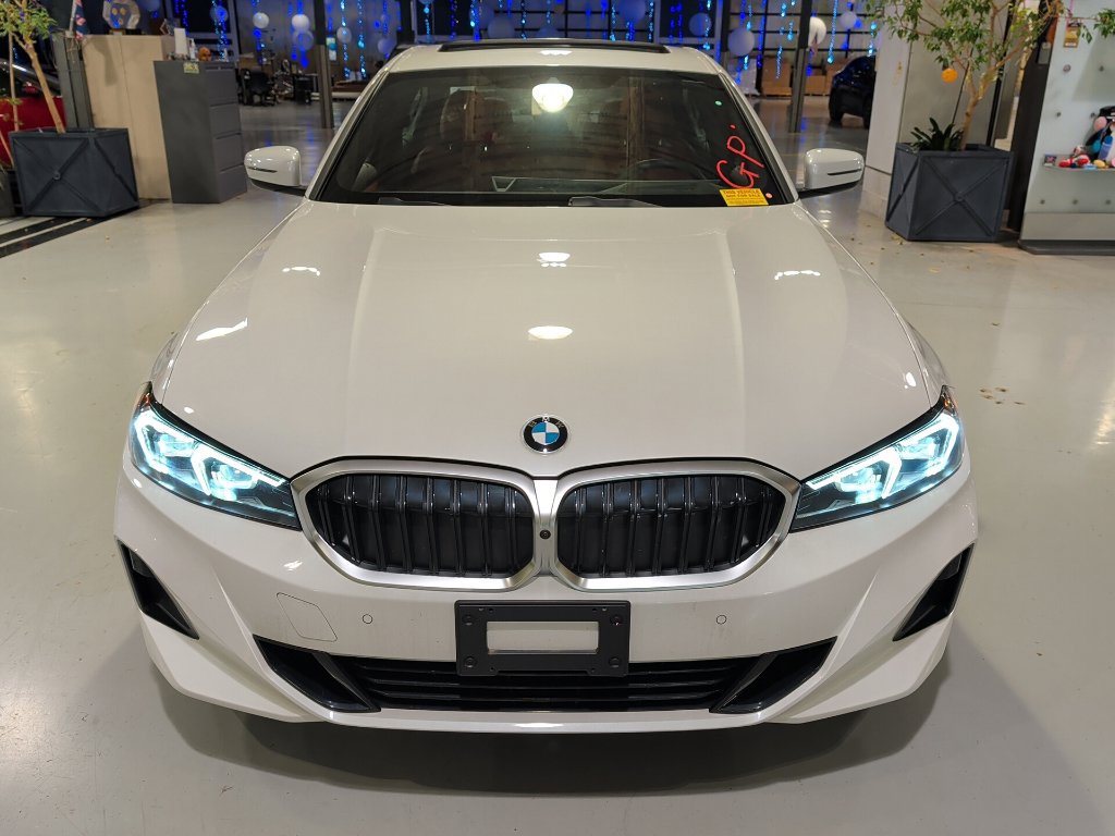 Certified 2025 BMW 330i xDrive Sedan w/ Premium Package AWD/4WD image 5