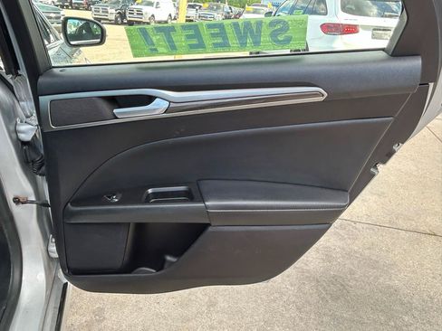 Used 2019 Ford Fusion SEL FWD image 15