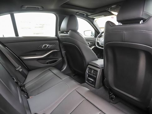 Used 2025 BMW 330i xDrive Sedan w/ Premium Package image 22