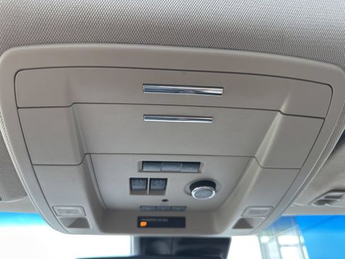 Used 2018 Chevrolet Suburban LT AWD/4WD image 46