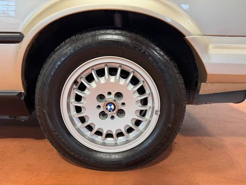 Used 1990 BMW 325i Convertible image 14