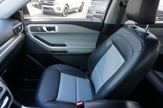 Used 2023 Ford Explorer XLT w/ Equipment Group 202A RWD image 35