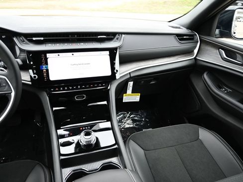 New 2026 Jeep Grand Cherokee Altitude image 15