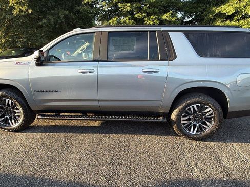 New 2026 Chevrolet Suburban Z71 w/ Comfort Package AWD/4WD image 11