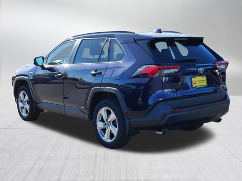 Used 2021 Toyota RAV4 XLE Premium image 5