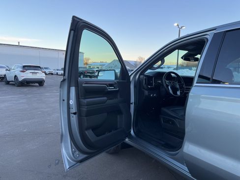 Used 2025 GMC Sierra 1500 SLT AWD/4WD image 17