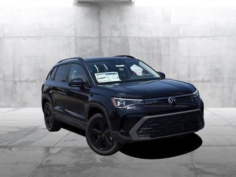 New 2026 Volkswagen Taos SE AWD/4WD image 2