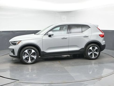 Used 2024 Volvo XC40 B5 Plus w/ Protection Package Premier AWD/4WD image 6