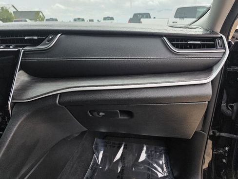 Used 2023 Jeep Grand Cherokee L Limited w/ Luxury Tech Group II image 30