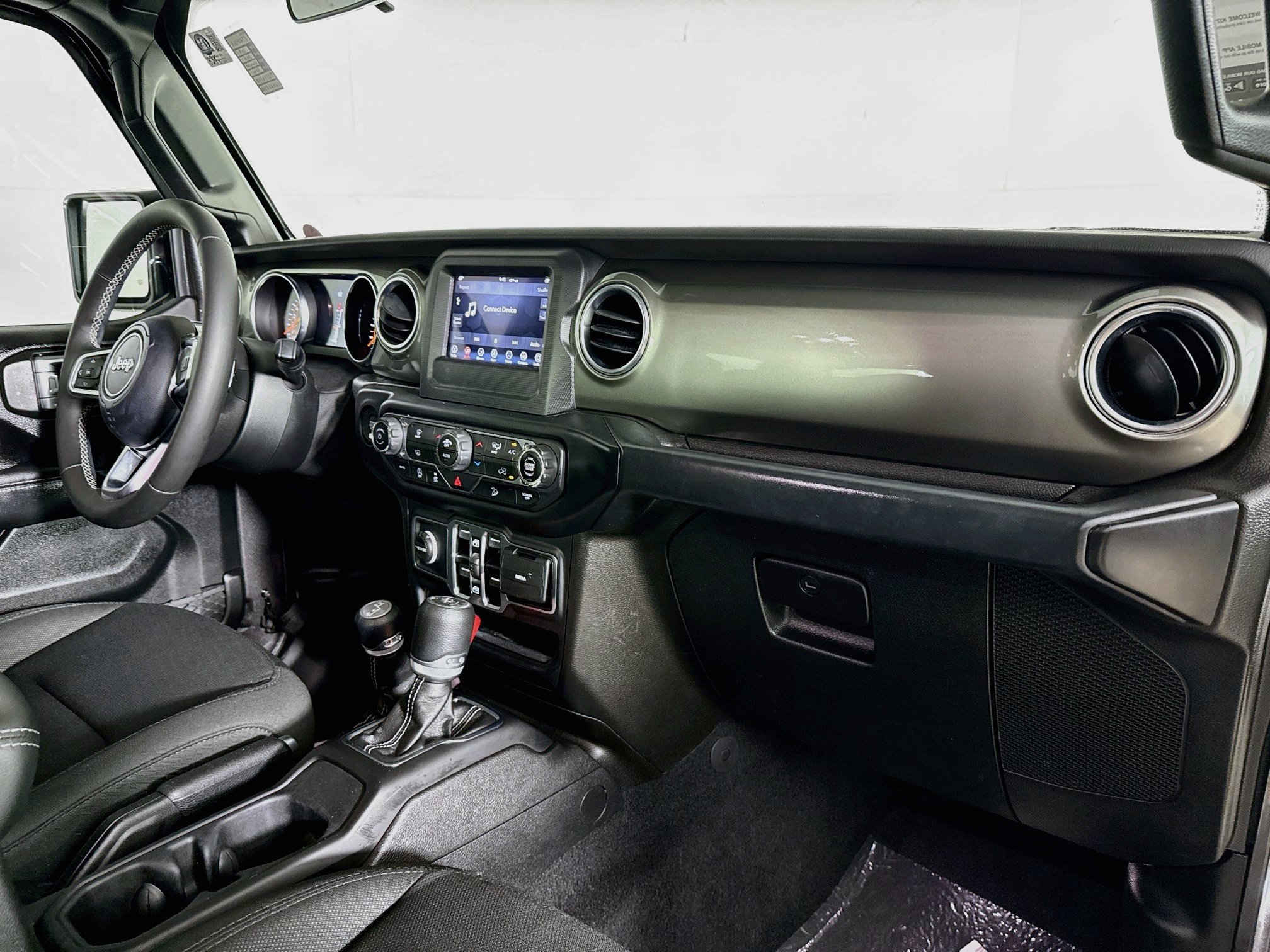 Used 2019 Jeep Wrangler Unlimited Sahara AWD/4WD image 34
