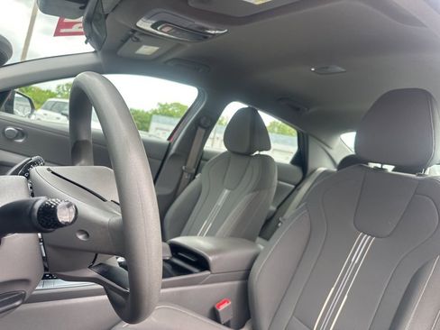 Used 2024 Hyundai Elantra SEL FWD image 30