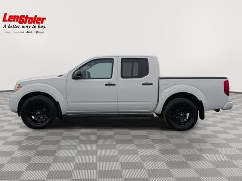 Used 2021 Nissan Frontier SV w/ Midnight Edition Floor Mats image 2