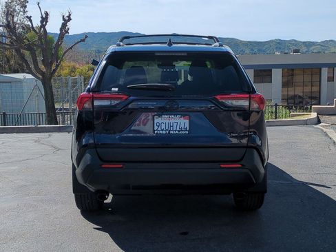 Used 2022 Toyota RAV4 XLE Premium image 7