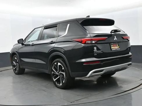 Used 2023 Mitsubishi Outlander SE FWD image 9