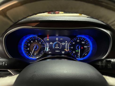 Used 2019 Chrysler Pacifica Limited image 35