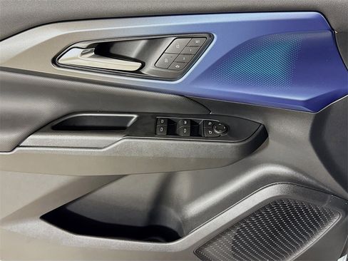 New 2025 Chevrolet Equinox EV LT w/ Convenience Package II image 16