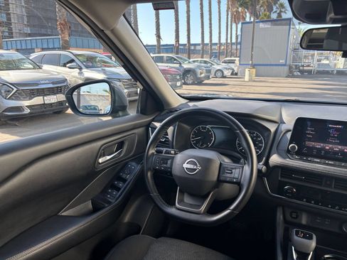 Used 2025 Nissan Rogue SV AWD/4WD image 36