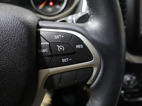 Used 2015 Jeep Cherokee Trailhawk image 34