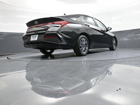 Certified 2024 Hyundai Elantra SEL FWD image 29