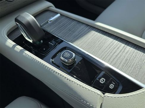 Used 2024 Volvo XC90 T8 Plus image 6