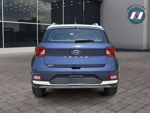 Used 2023 Hyundai Venue Limited FWD image 4