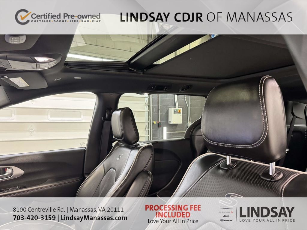 Certified 2025 Chrysler Pacifica Limited FWD image 21