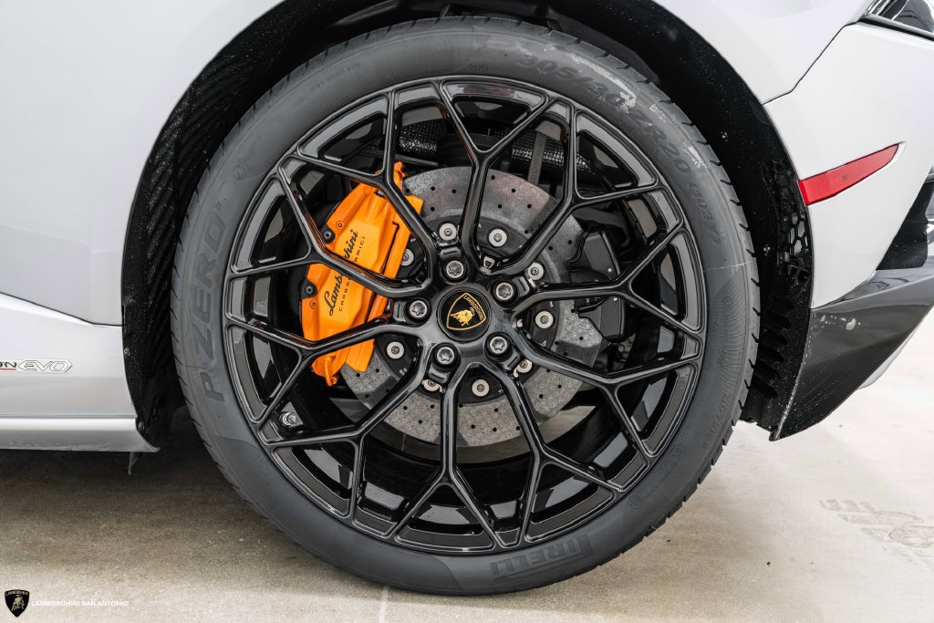 Used 2020 Lamborghini Huracan EVO AWD/4WD image 7