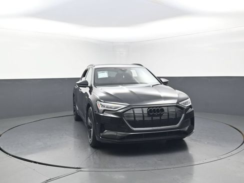 Used 2022 Audi e-tron Premium Plus w/ Premium Plus Package AWD/4WD image 3