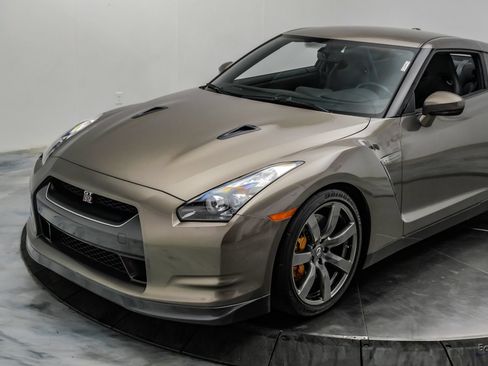Used 2009 Nissan GT-R Premium AWD/4WD image 8
