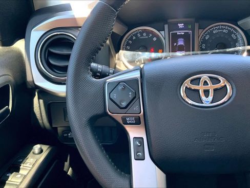 Used 2022 Toyota Tacoma SR5 w/ SR5 Appearance Package (SM) image 23