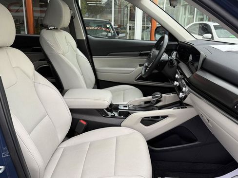 Used 2025 Kia Telluride S FWD image 51