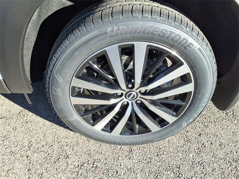 New 2025 Nissan Pathfinder Platinum image 4