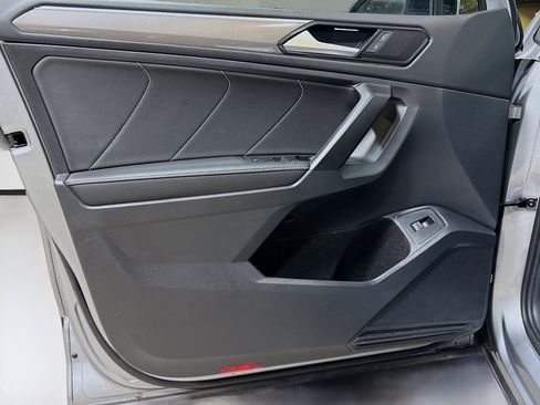 Used 2022 Volkswagen Tiguan SE R-Line image 23