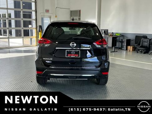 Used 2018 Nissan Rogue S FWD image 5