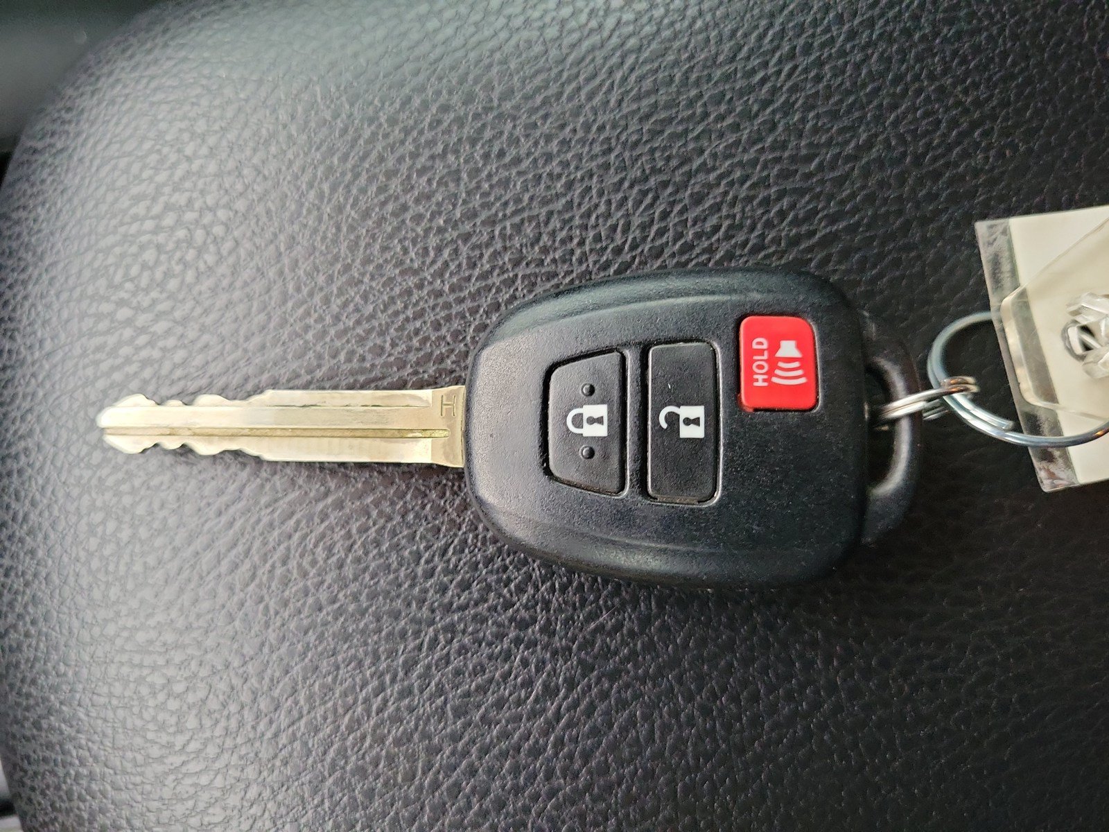 Used 2018 Toyota RAV4 LE FWD image 33