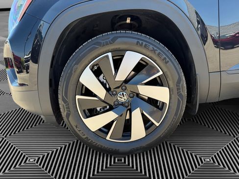 Used 2024 Volkswagen Atlas Cross Sport SE FWD image 9