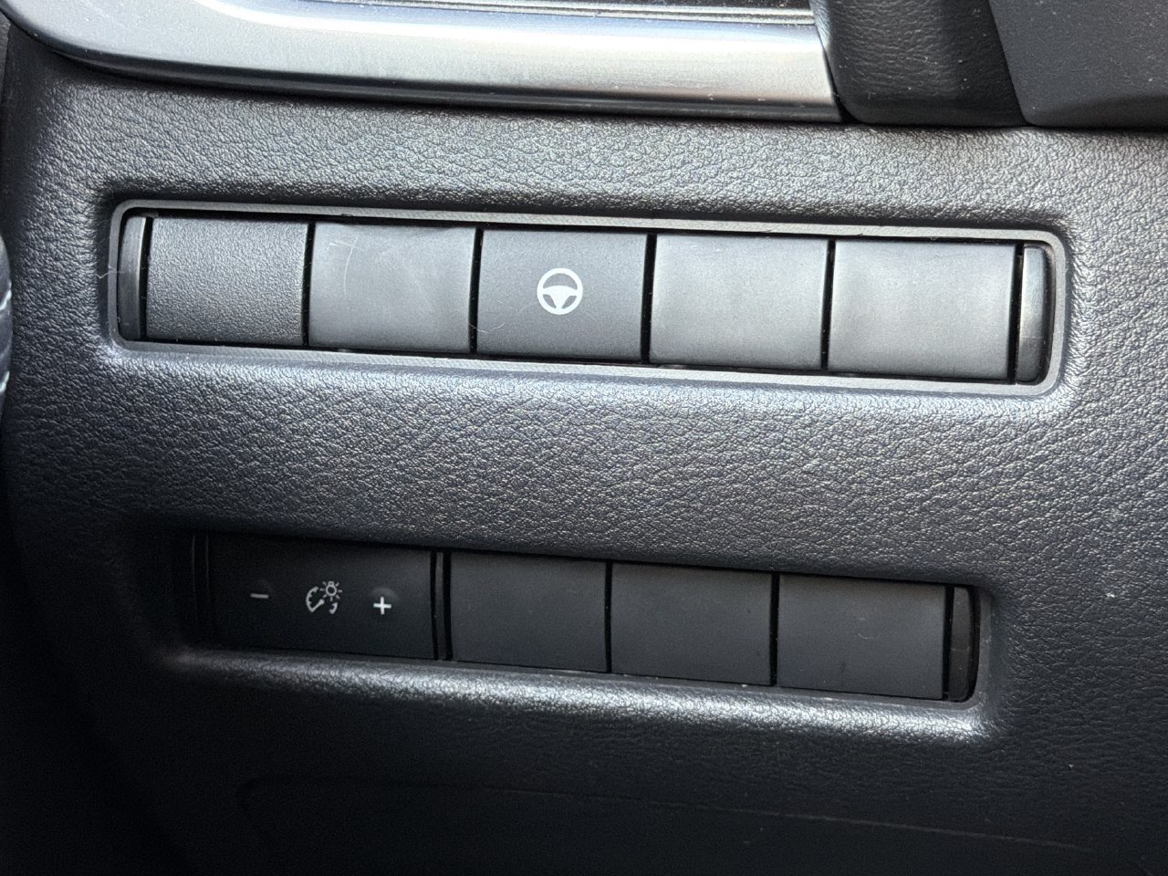 Certified 2023 Nissan Rogue SV FWD image 14