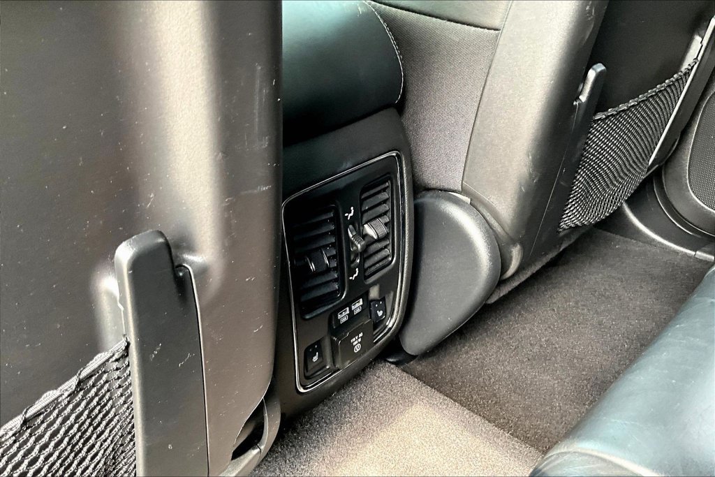 Used 2021 Jeep Grand Cherokee Overland AWD/4WD image 12