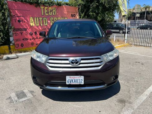 Used 2012 Toyota Highlander FWD image 2