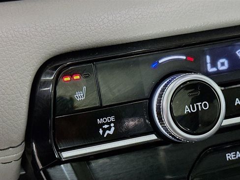 Used 2023 Honda Pilot Touring image 22